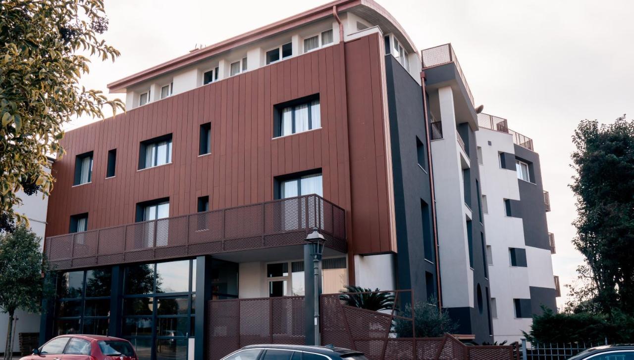 K Modern Hotel Peschiera del Garda Bagian luar foto