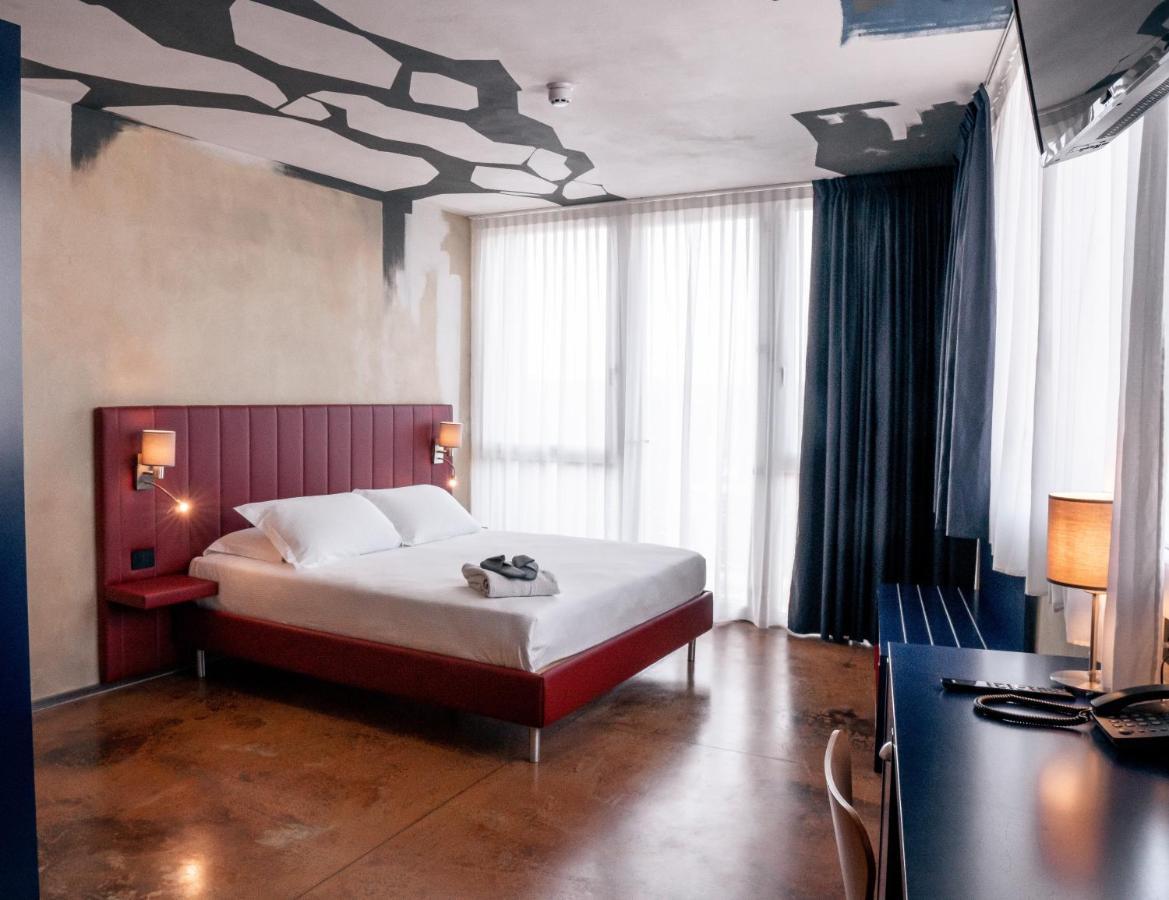 K Modern Hotel Peschiera del Garda Bagian luar foto